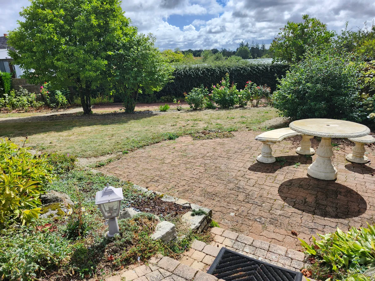Le jardin du Gîte du Coteau, location de vacances aux Herbiers près du Puy du Fou (photo 3)