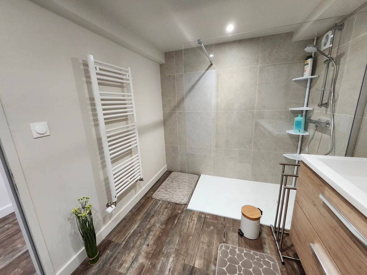 Salle de bain 1 du Gîte du Coteau, location de vacances aux Herbiers près du Puy du Fou (photo 2)